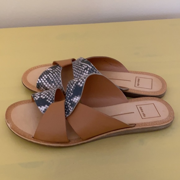 Size 8.5 - Picture 2 of 3